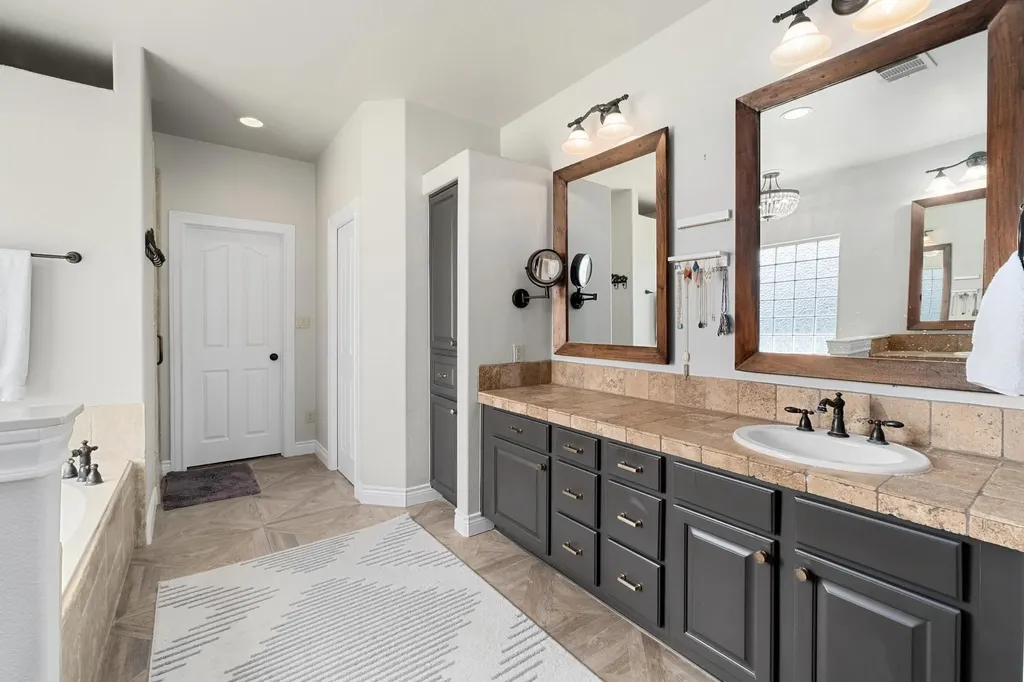 416 Shadywood Lane Dripping Springs TX 78620