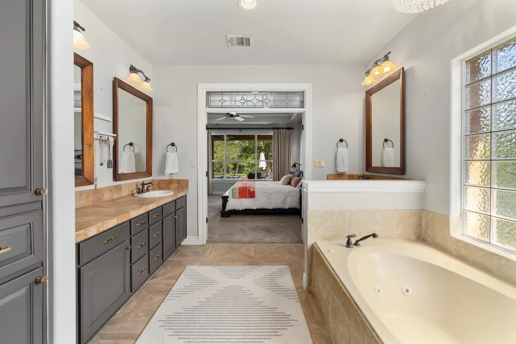 416 Shadywood Lane Dripping Springs TX 78620