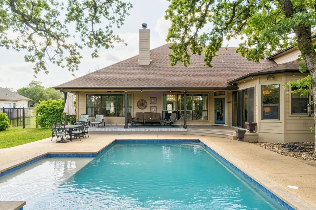416 Shadywood Lane Dripping Springs TX 78620