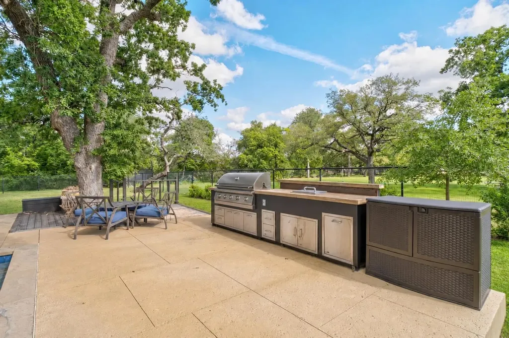 416 Shadywood Lane Dripping Springs TX 78620