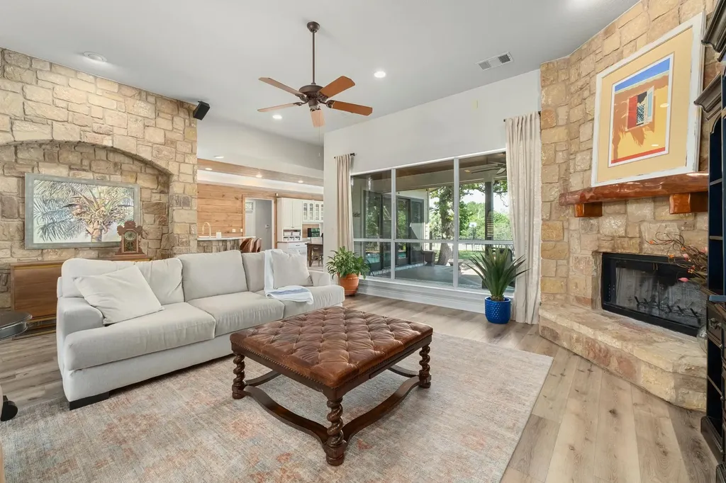 416 Shadywood Lane Dripping Springs TX 78620