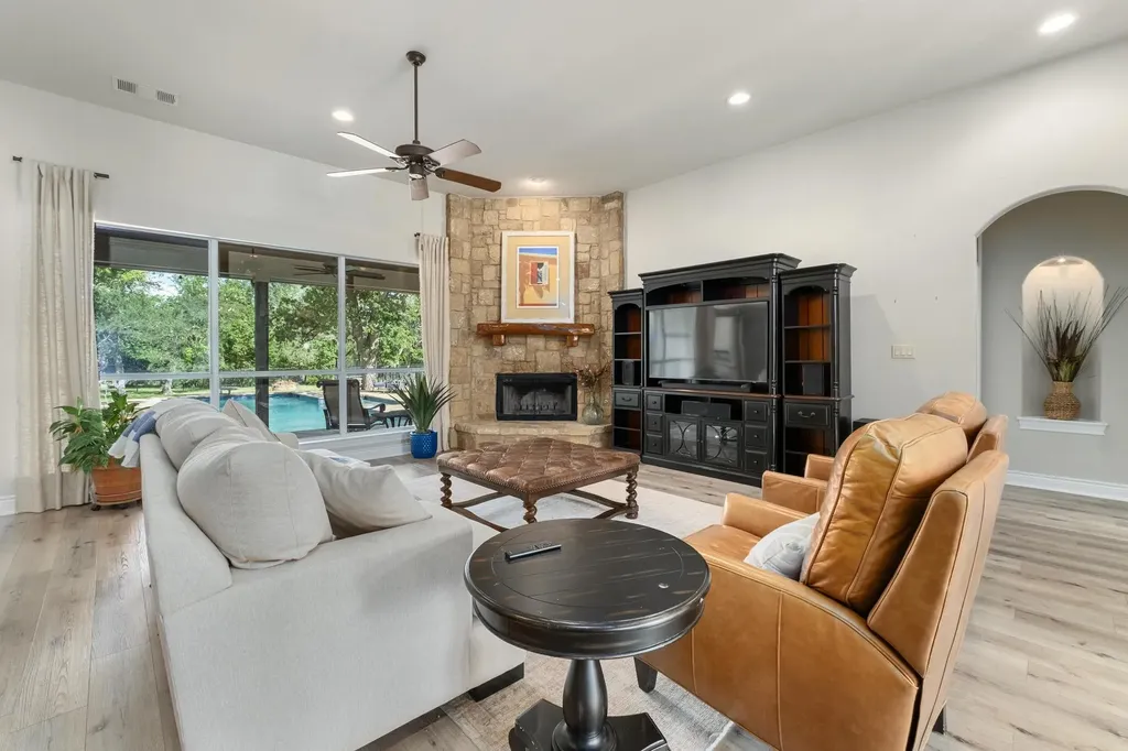 416 Shadywood Lane Dripping Springs TX 78620