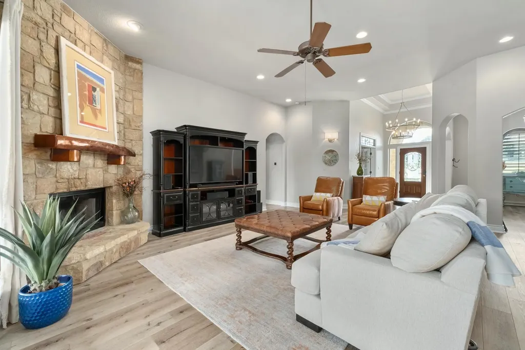 416 Shadywood Lane Dripping Springs TX 78620