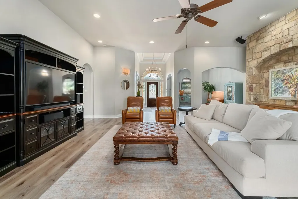 416 Shadywood Lane Dripping Springs TX 78620