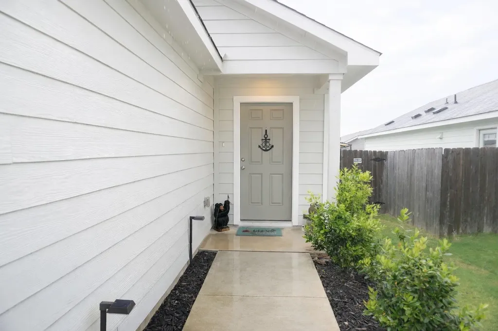 609 Marty Allen Loop Jarrell TX 76537