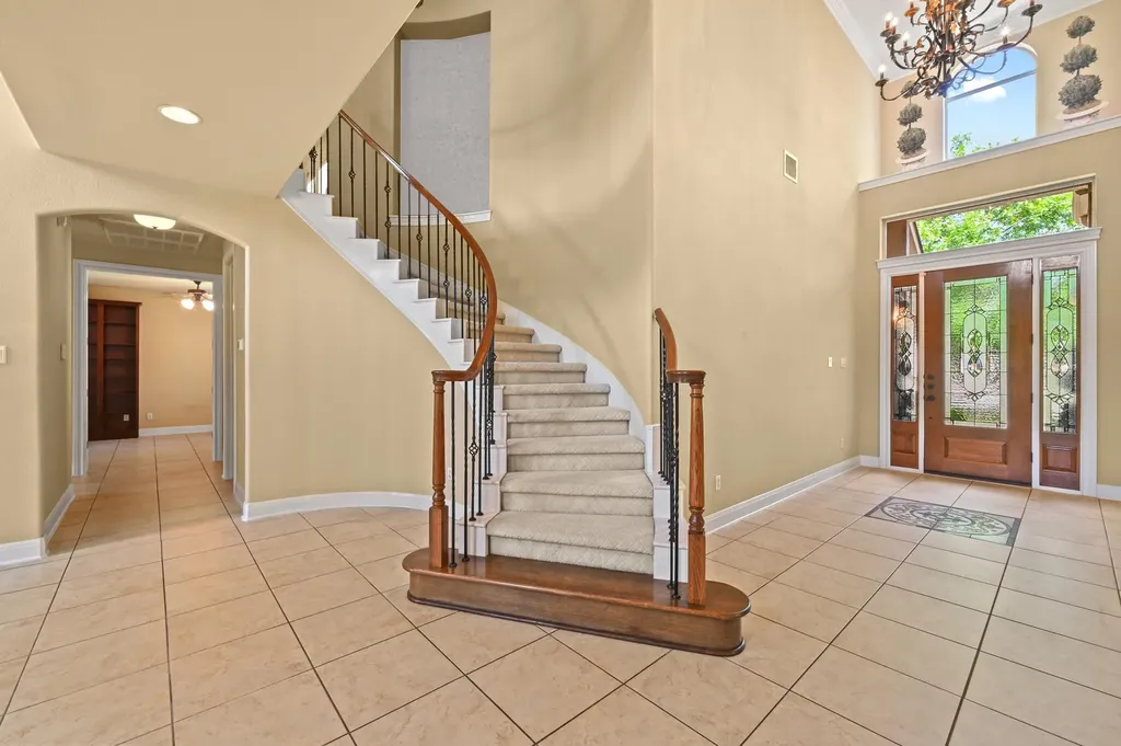 111 Whitley Drive Austin TX 78738