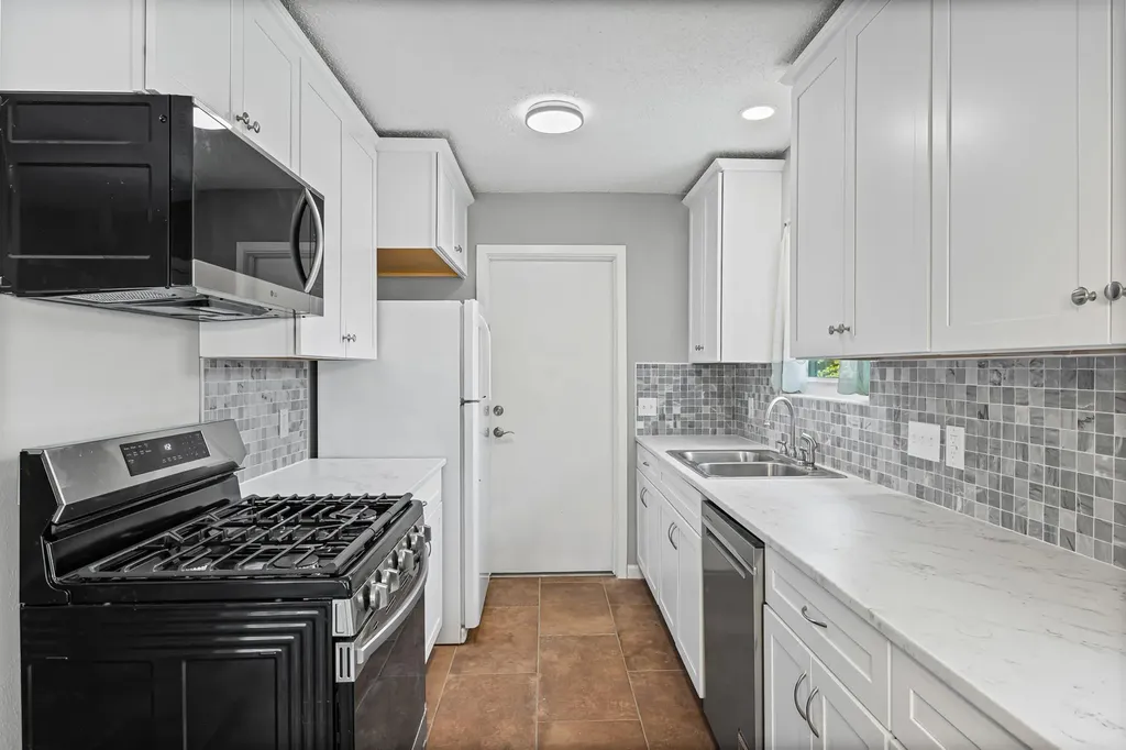 1206 S Trace Drive Austin TX 78745