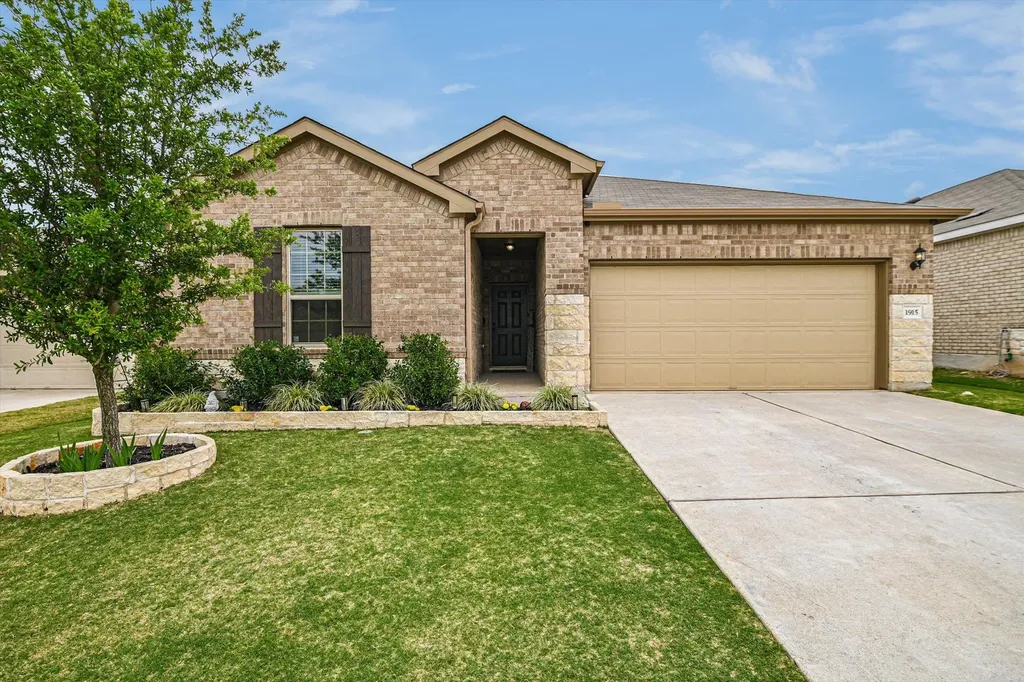 1915 T H Johnson Drive Taylor TX 76574