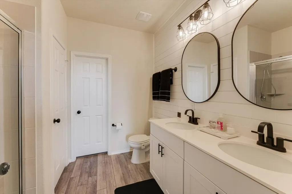 1915 T H Johnson Drive Taylor TX 76574