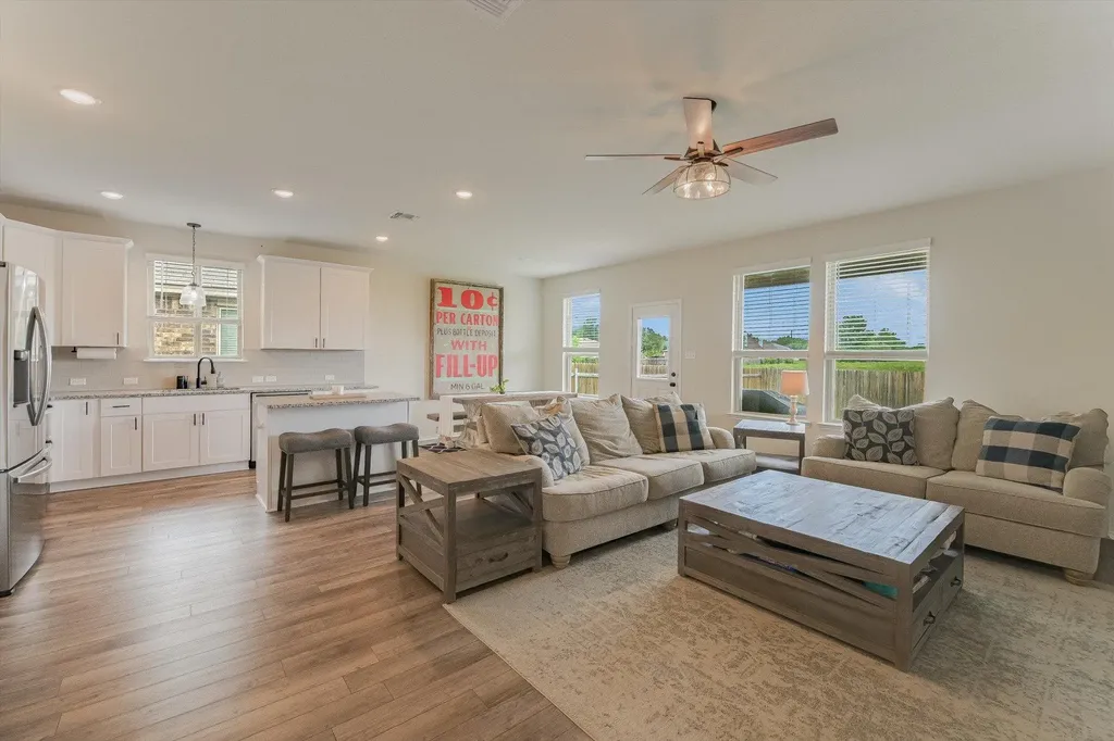 1915 T H Johnson Drive Taylor TX 76574