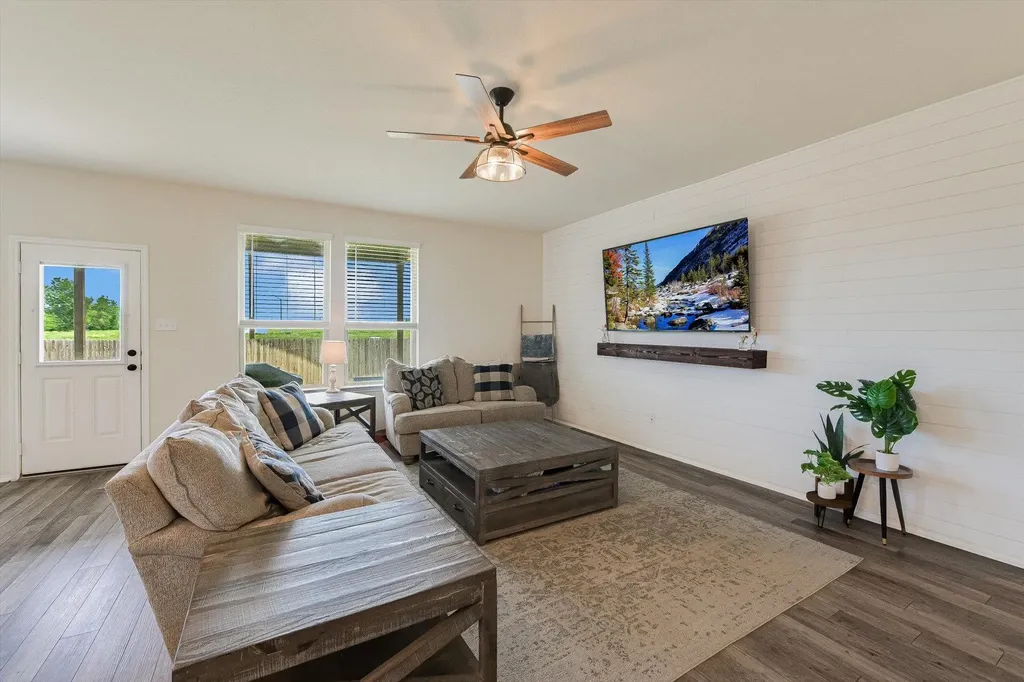 1915 T H Johnson Drive Taylor TX 76574