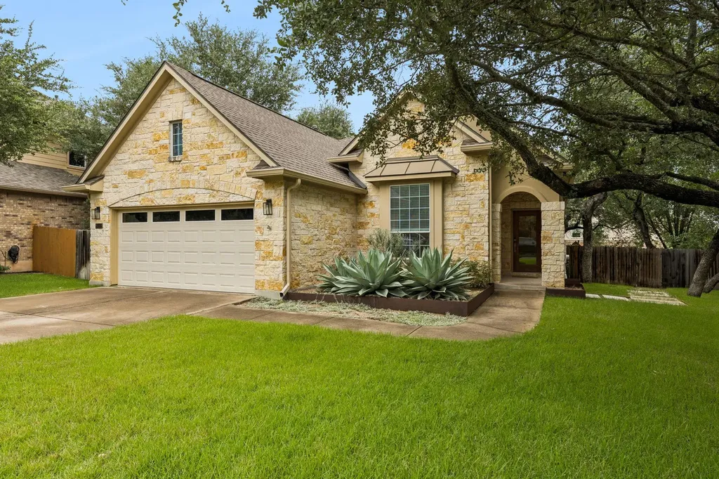 8112 Alophia Drive Austin TX 78739