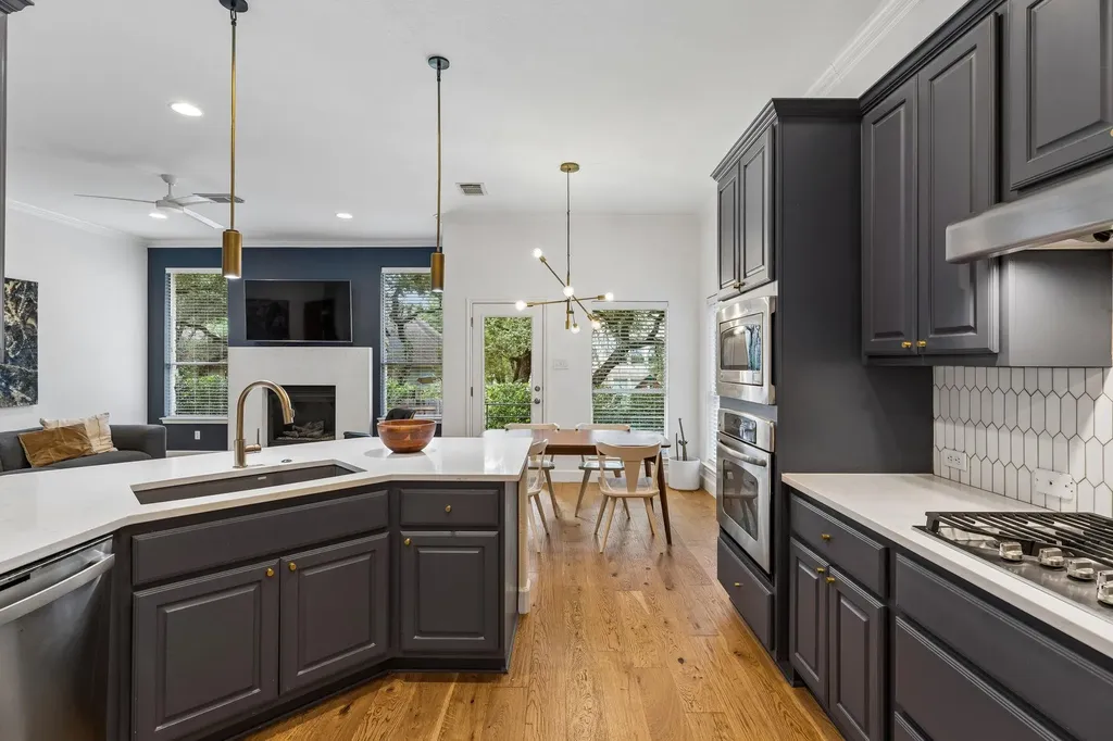 8112 Alophia Drive Austin TX 78739
