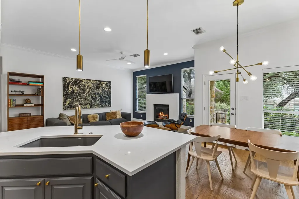 8112 Alophia Drive Austin TX 78739