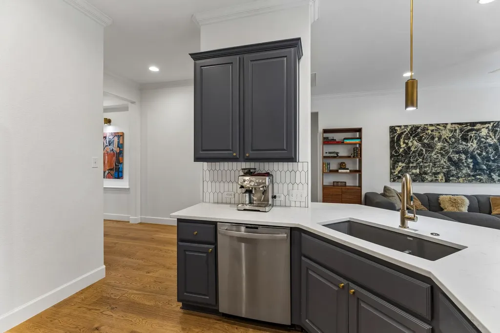 8112 Alophia Drive Austin TX 78739