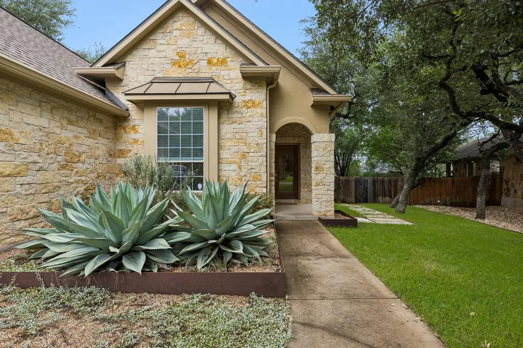8112 Alophia Drive Austin TX 78739