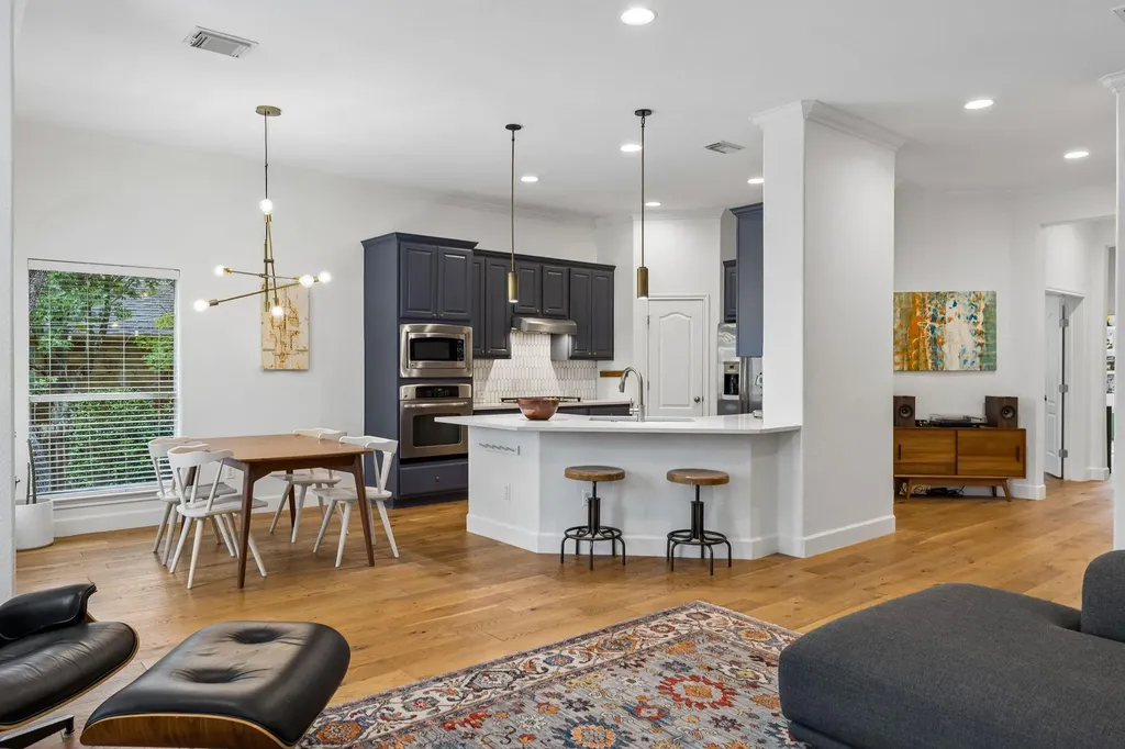 8112 Alophia Drive Austin TX 78739