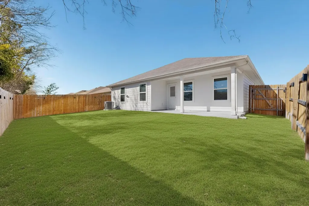 218 Sickle Loop Kyle TX 78640