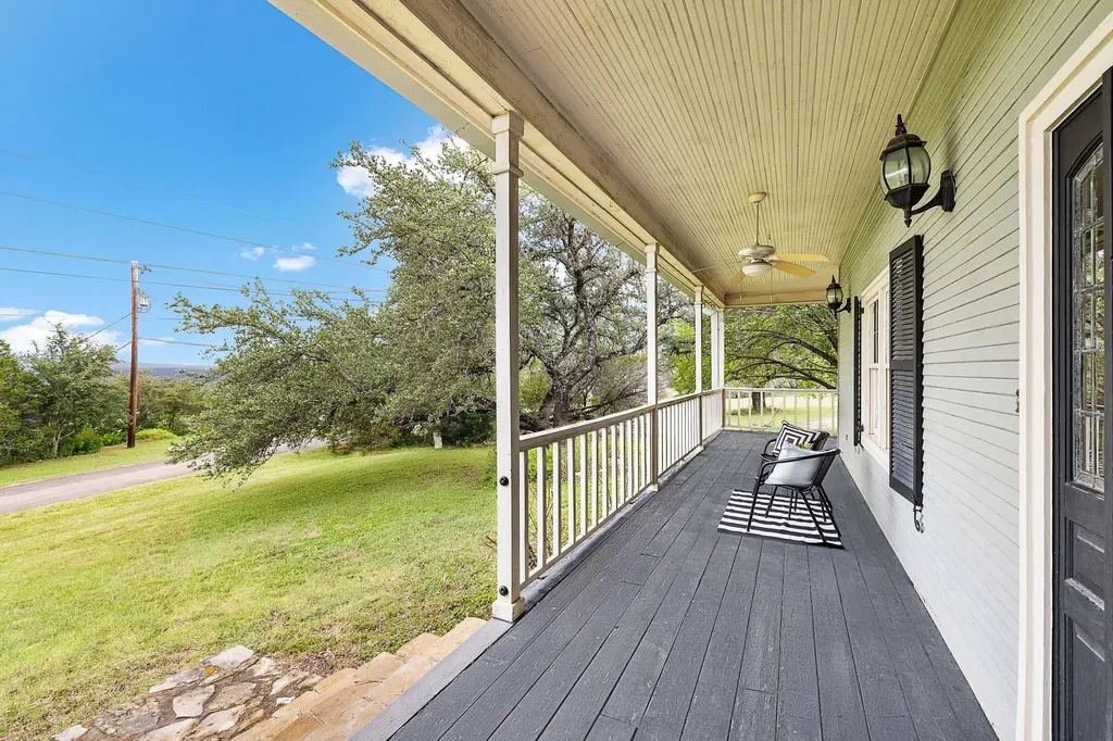 901 Lauder Drive Spicewood TX 78669