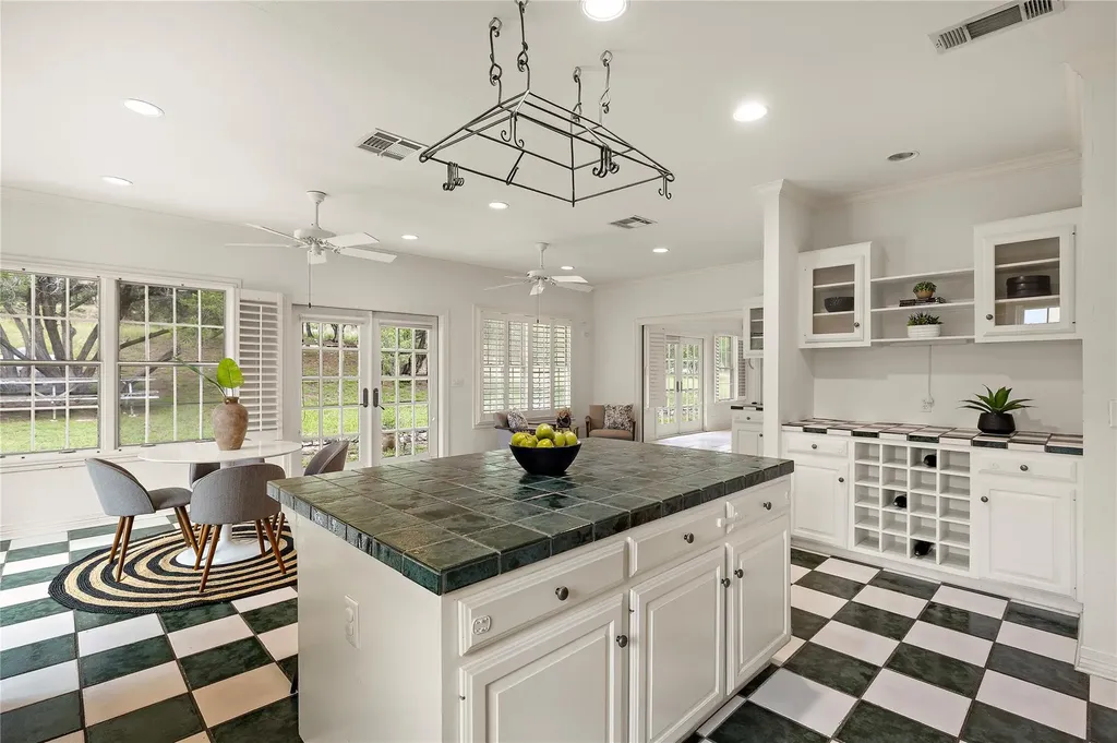 901 Lauder Drive Spicewood TX 78669