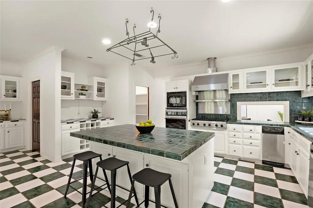 901 Lauder Drive Spicewood TX 78669