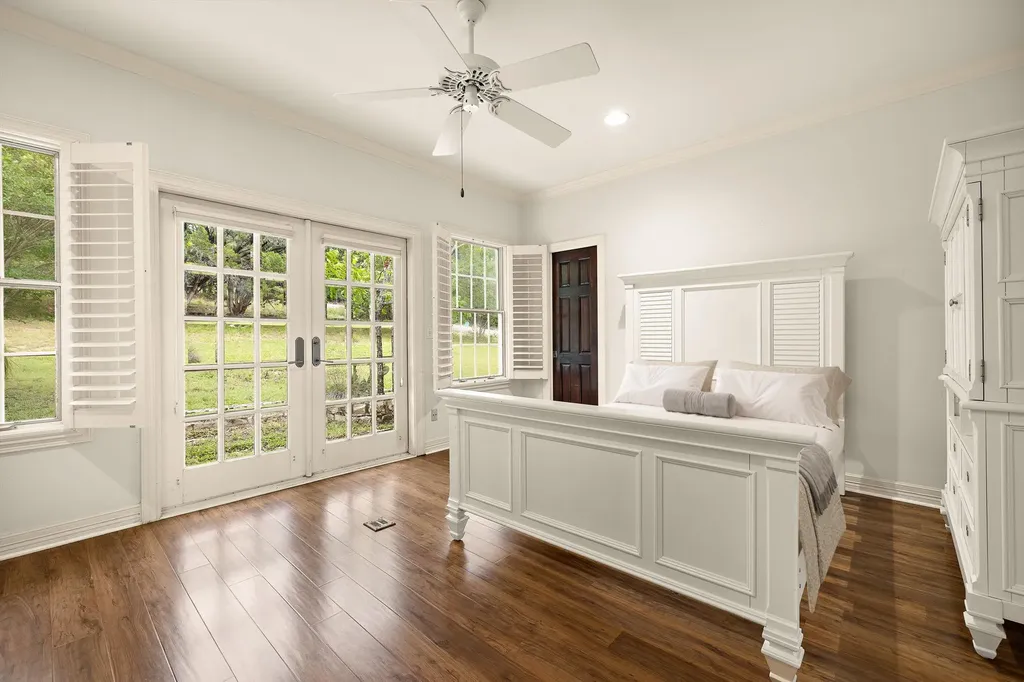 901 Lauder Drive Spicewood TX 78669