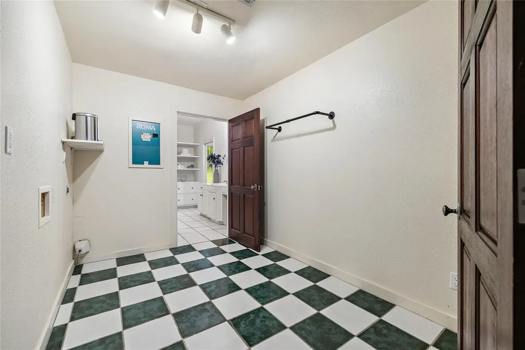 901 Lauder Drive Spicewood TX 78669