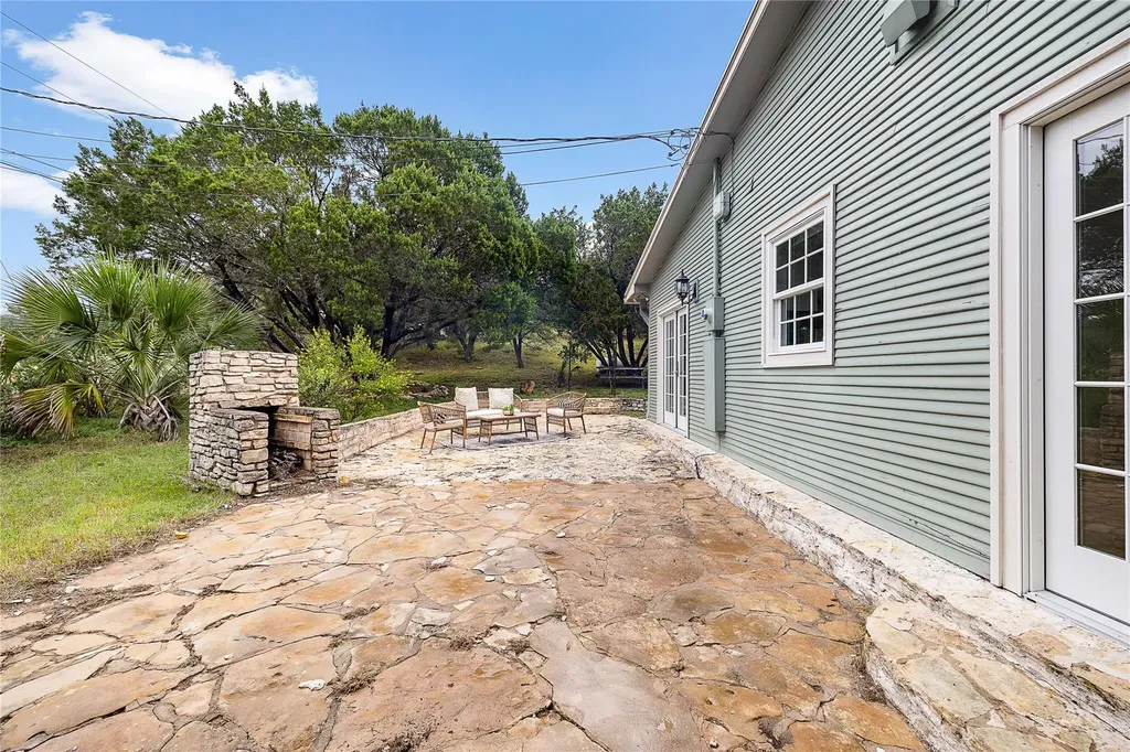 901 Lauder Drive Spicewood TX 78669