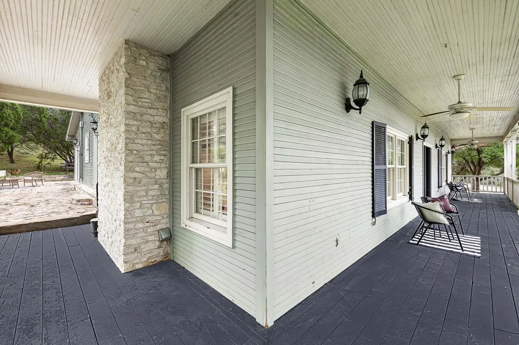 901 Lauder Drive Spicewood TX 78669