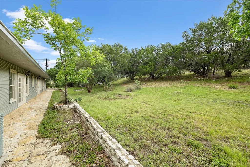 901 Lauder Drive Spicewood TX 78669