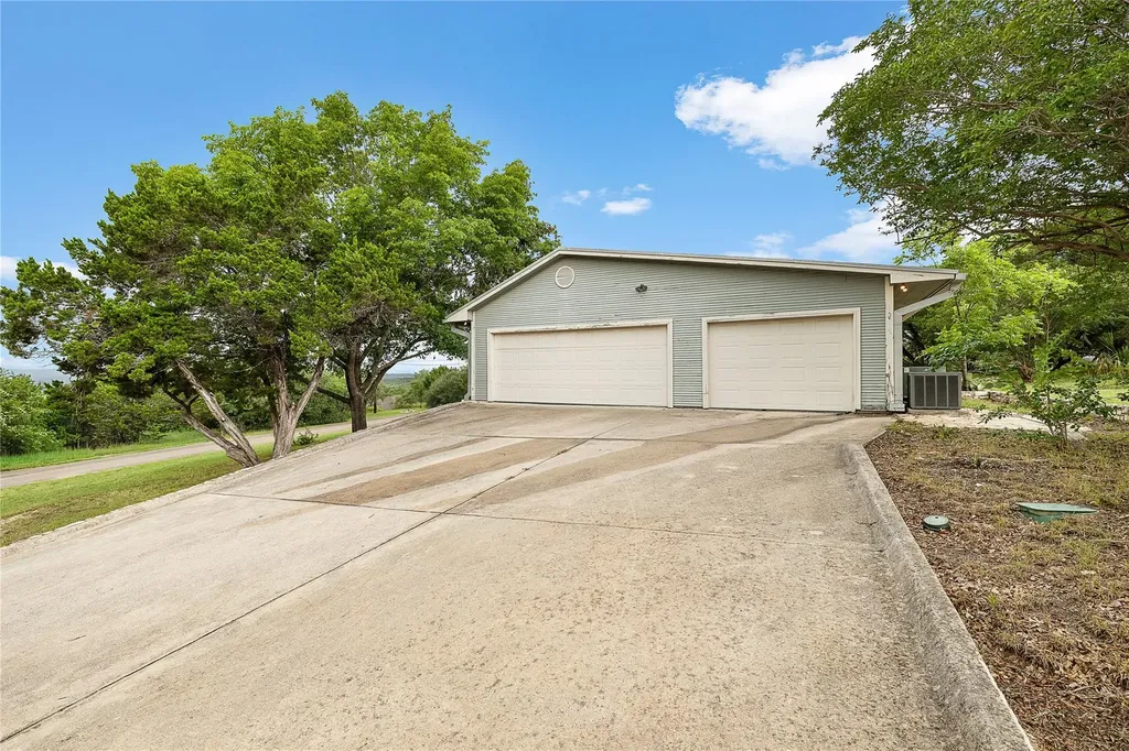 901 Lauder Drive Spicewood TX 78669