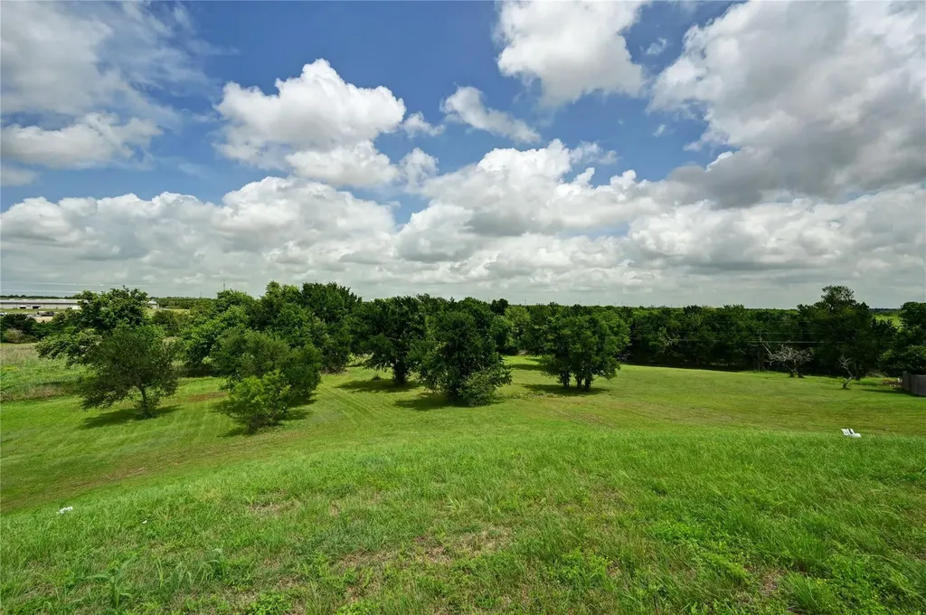 1700 Tanner Loop Taylor TX 76574