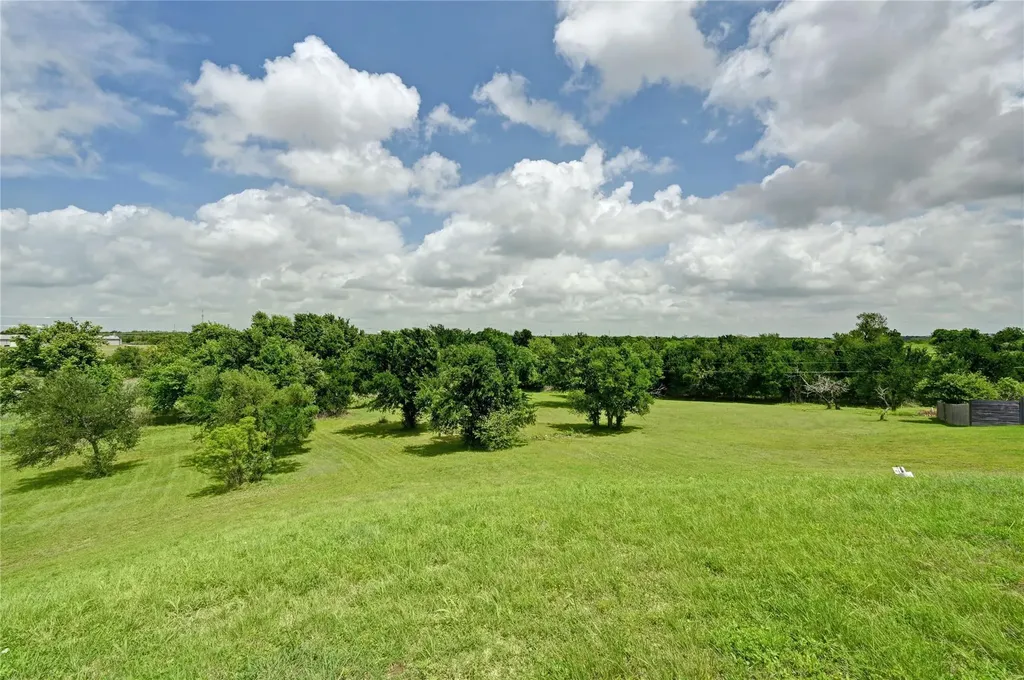 1700 Tanner Loop Taylor TX 76574