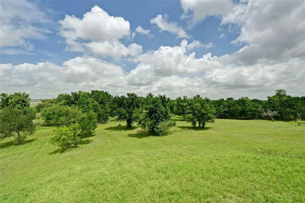 1700 Tanner Loop Taylor TX 76574