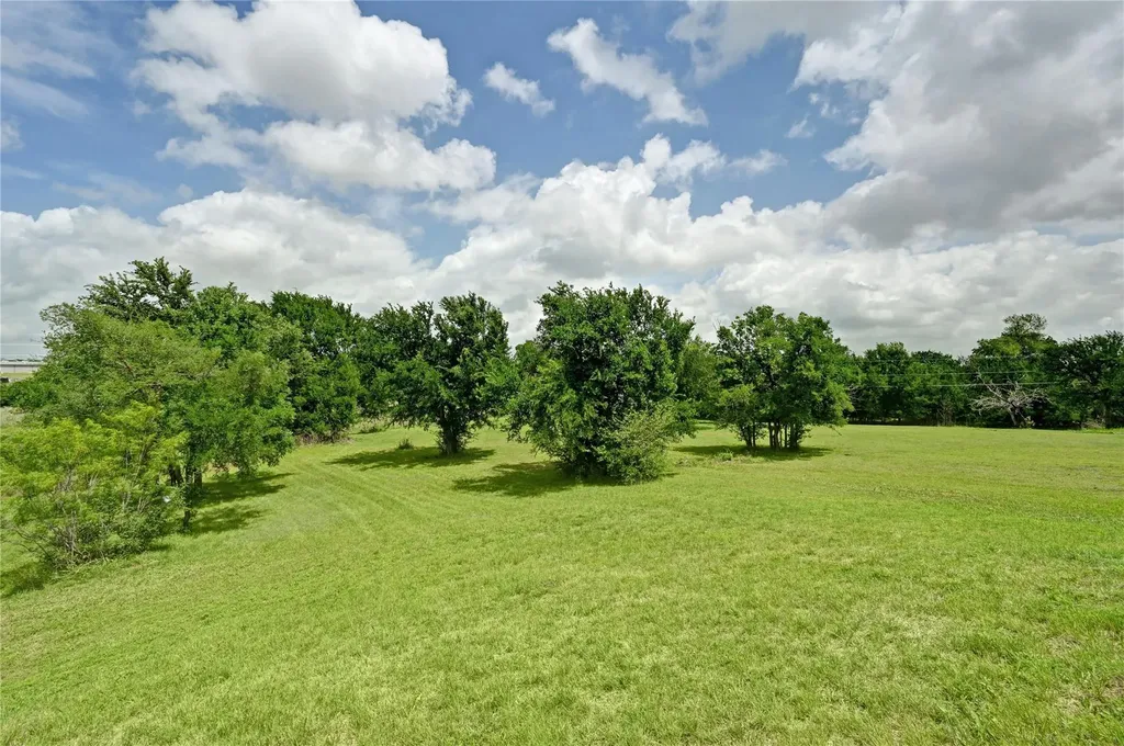 1700 Tanner Loop Taylor TX 76574