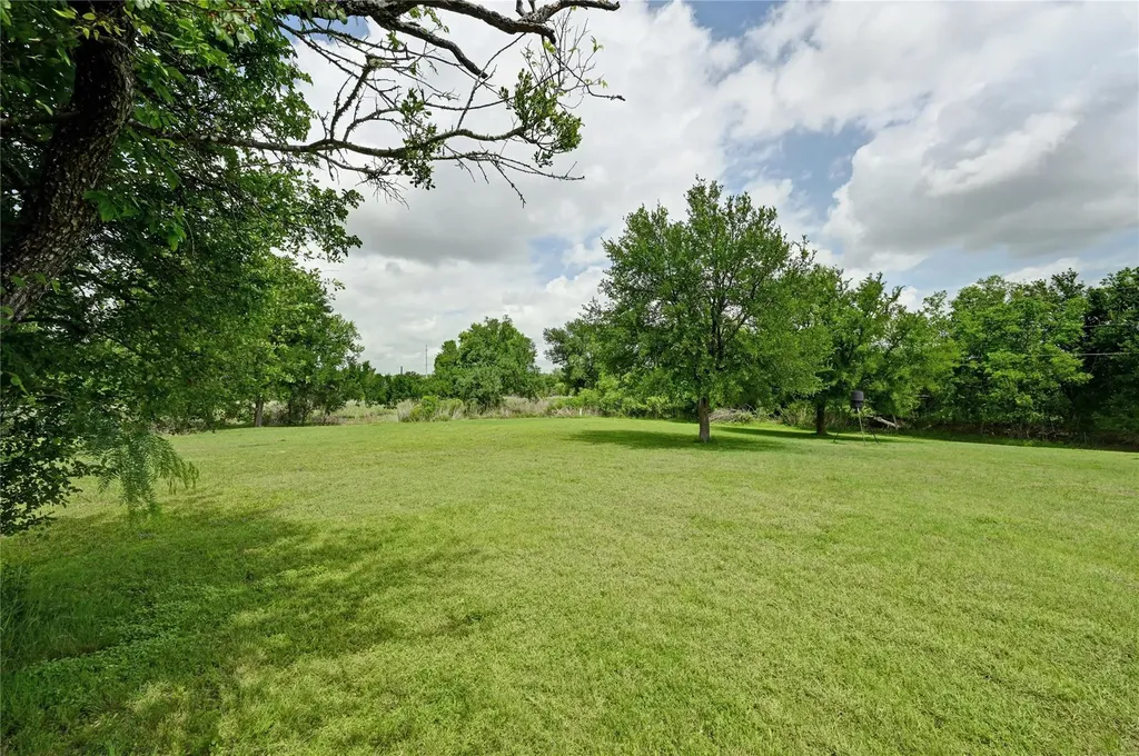 1700 Tanner Loop Taylor TX 76574
