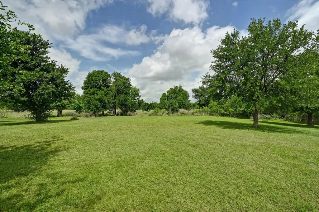 1700 Tanner Loop Taylor TX 76574