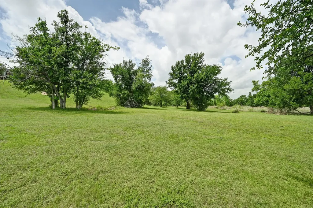 1700 Tanner Loop Taylor TX 76574