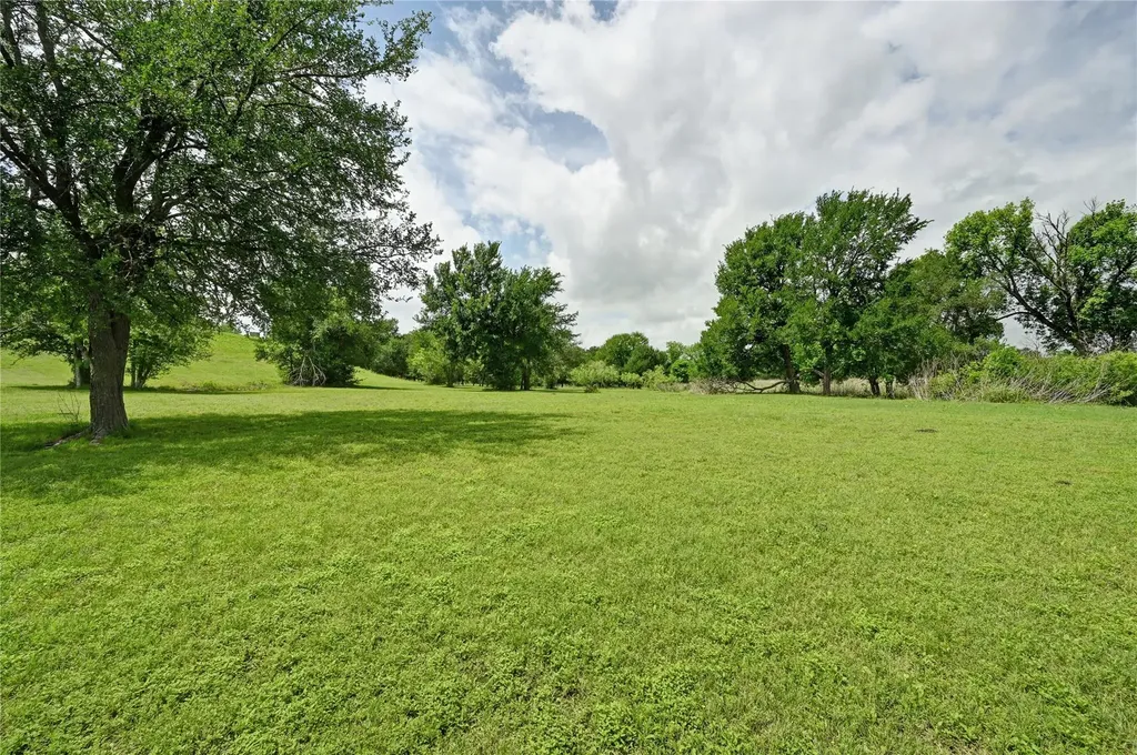 1700 Tanner Loop Taylor TX 76574