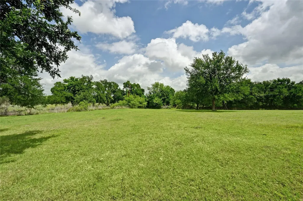 1700 Tanner Loop Taylor TX 76574
