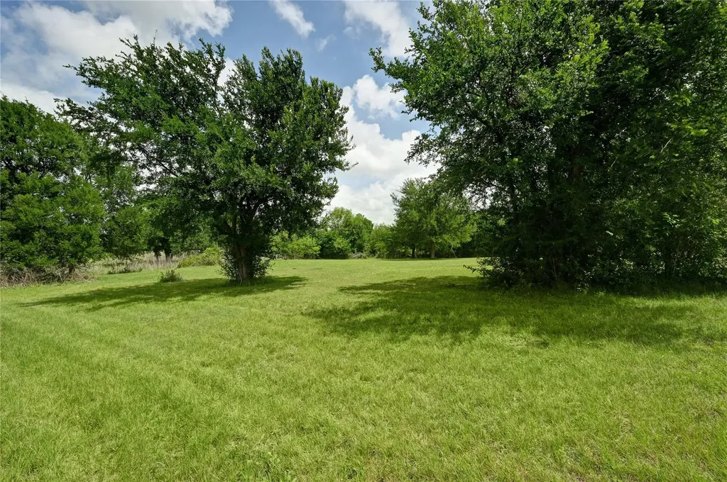 1700 Tanner Loop Taylor TX 76574