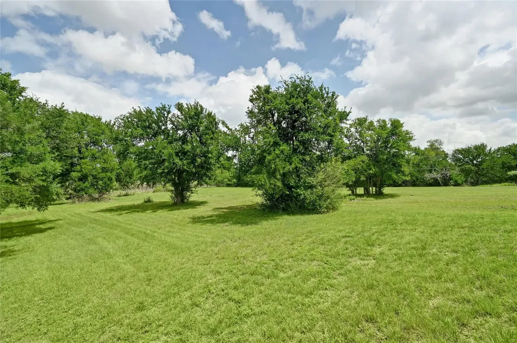 1700 Tanner Loop Taylor TX 76574