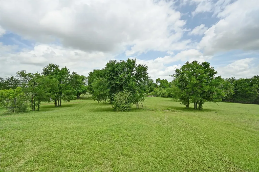 1700 Tanner Loop Taylor TX 76574