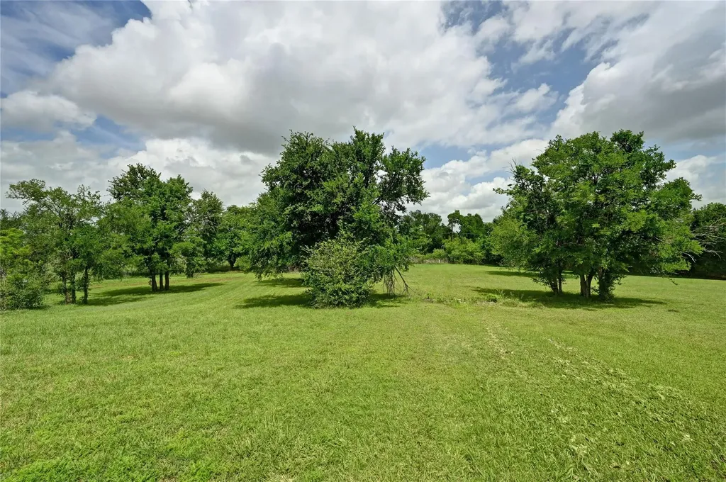 1700 Tanner Loop Taylor TX 76574