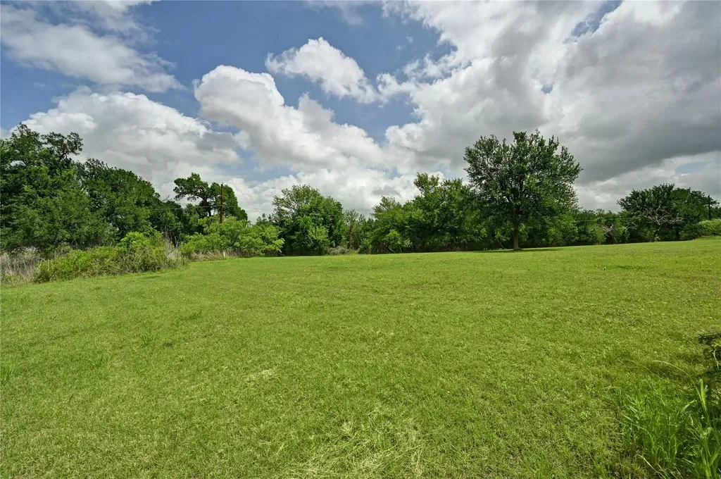 1700 Tanner Loop Taylor TX 76574