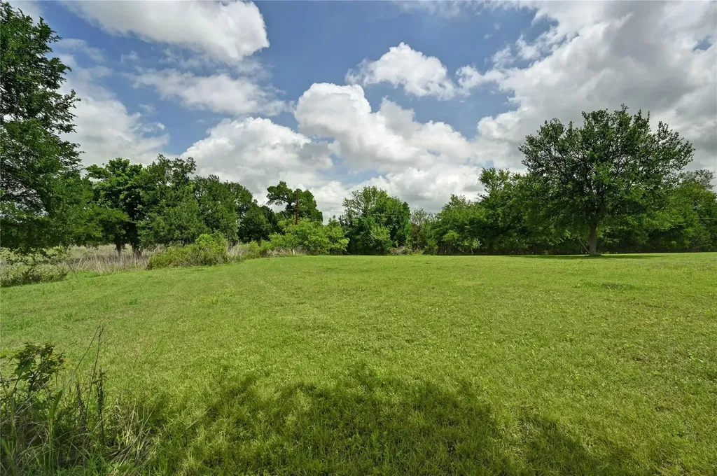 1700 Tanner Loop Taylor TX 76574