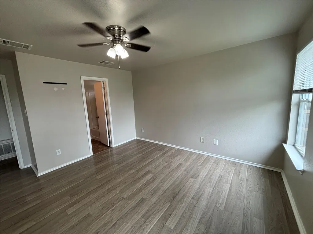 2101 Whistling Way Taylor TX 76574