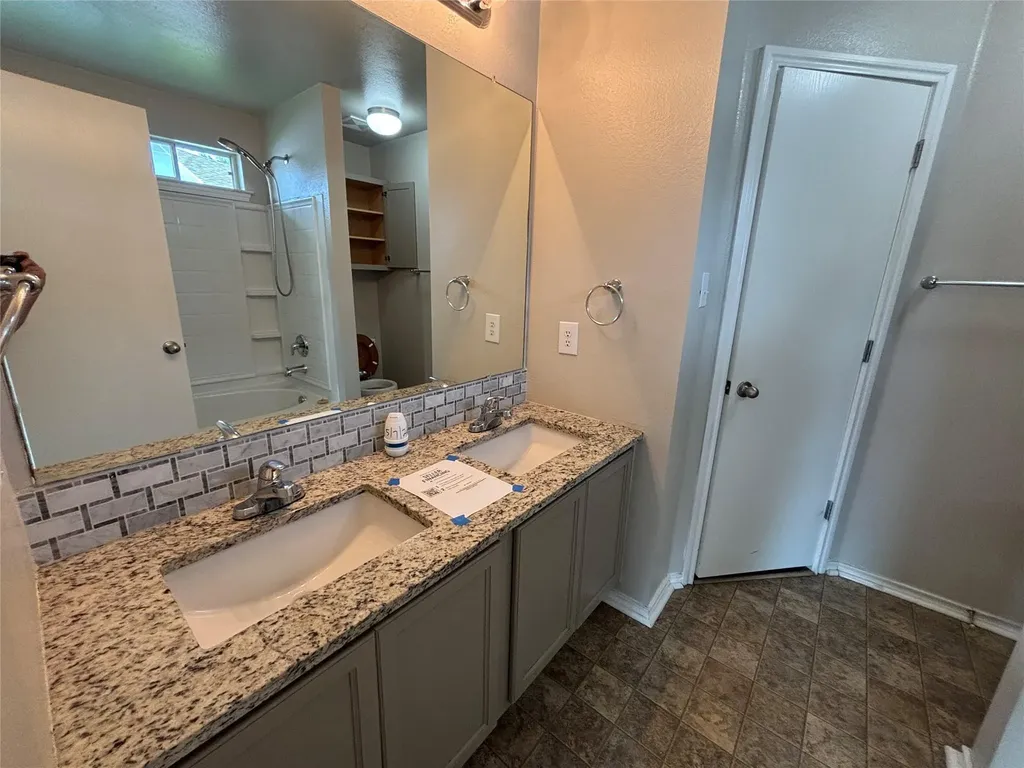 2101 Whistling Way Taylor TX 76574