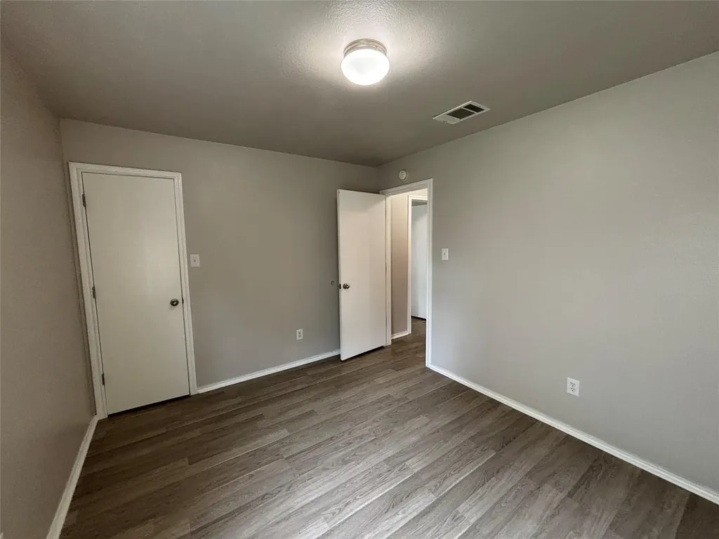 2101 Whistling Way Taylor TX 76574