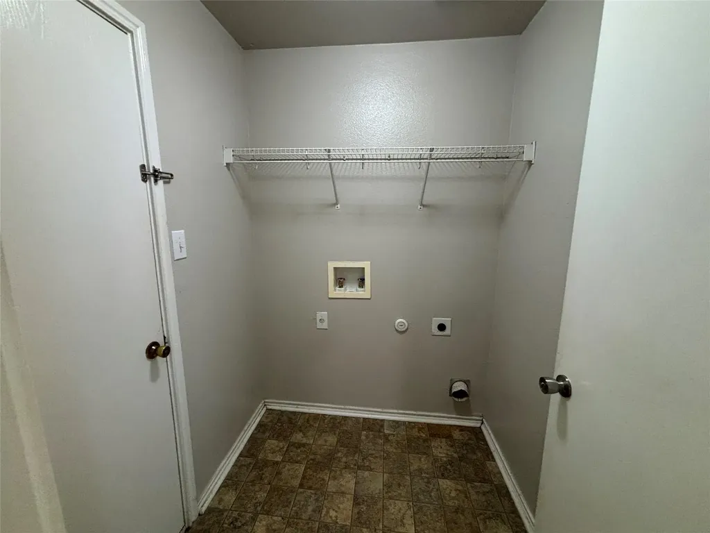 2101 Whistling Way Taylor TX 76574